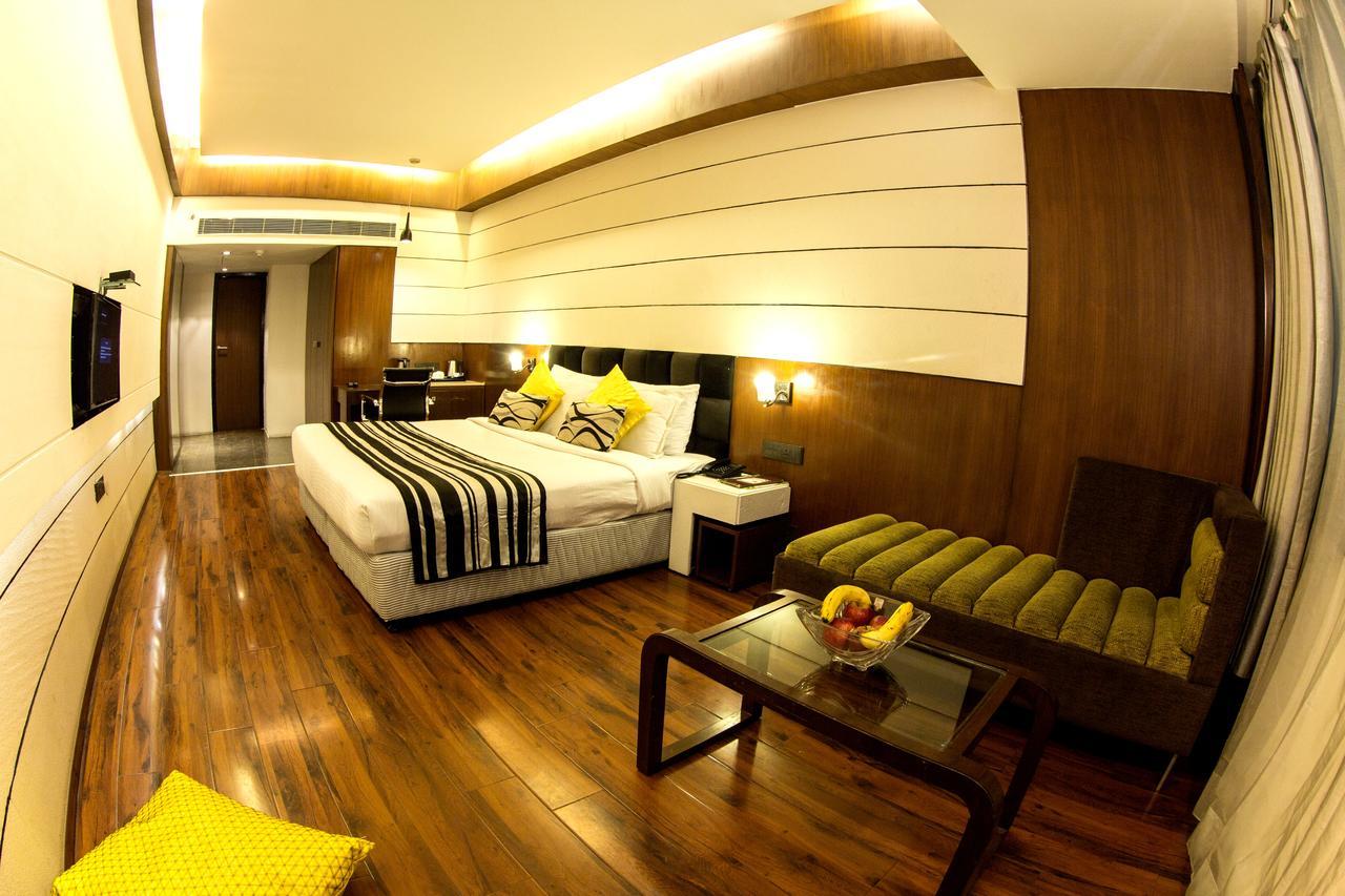 Hotel Gk International Чандигарх Экстерьер фото