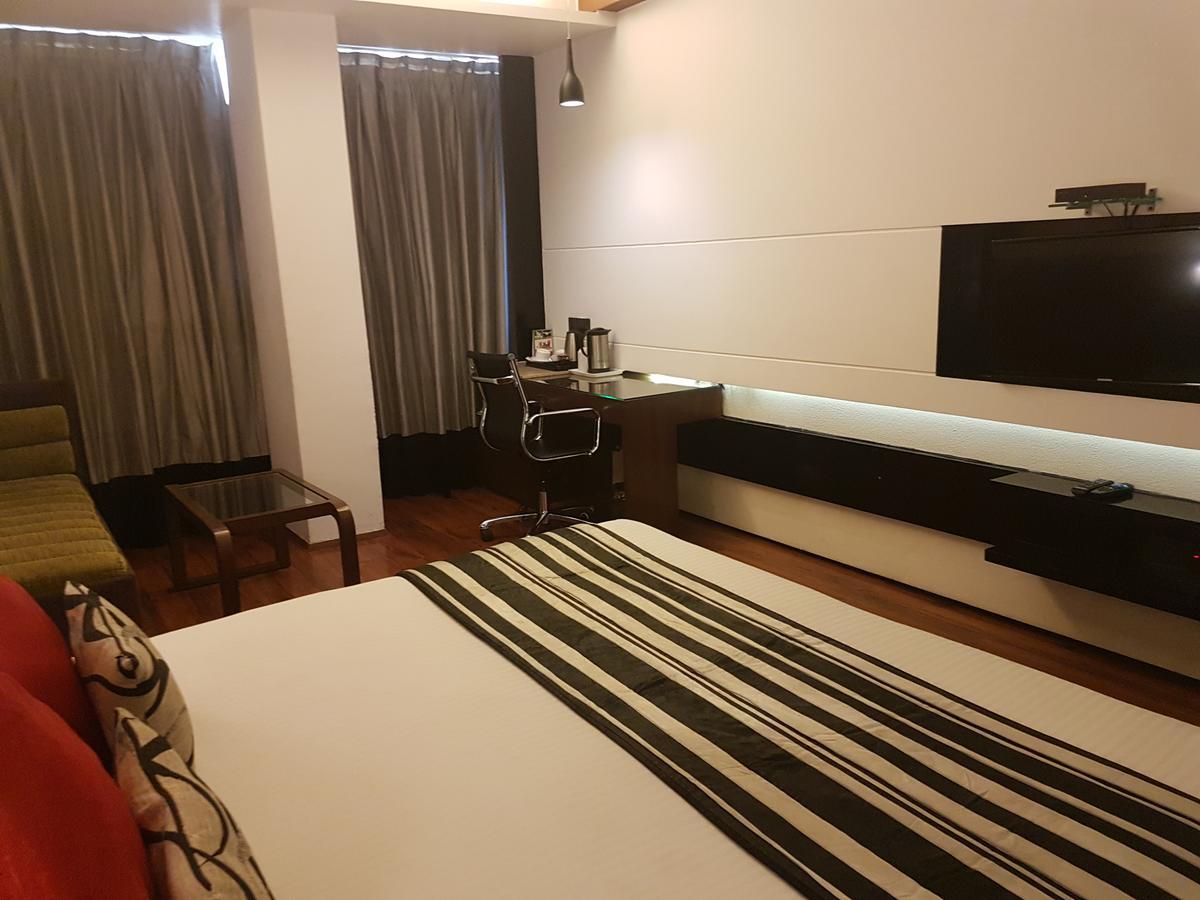 Hotel Gk International Чандигарх Экстерьер фото