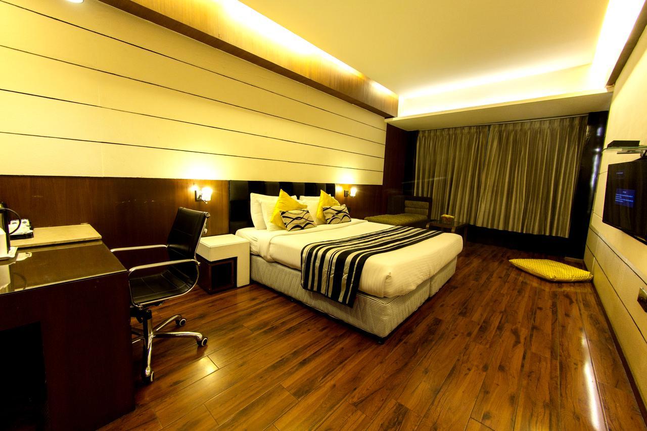 Hotel Gk International Чандигарх Экстерьер фото
